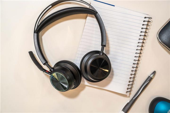 Produktbild Poly Voyager Focus 2 USB-C-C Headset +USB-C/A-Adapter (Kabellos, USB-C)