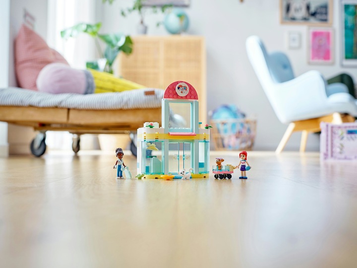 Actual product image LEGO Veterinary clinic (41695, LEGO Friends)