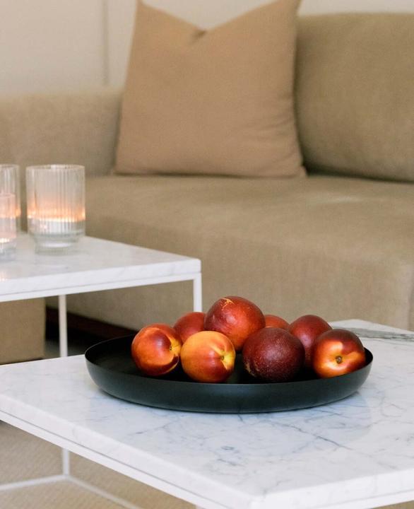 Produktbild Esmée Rundes Serviertablett / Dekotablett aus schwarzem Metall, Ø 30.5 cm