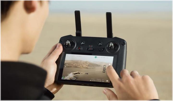 Immagine prodotto DJI Controller RC Pro (Telecomando per drone, DJI Mavic 3 Classic, DJI Mavic 3 Pro, DJI Mini 3 Pro, DJI Mavic 3 Cine, DJI Mavic 3, DJI Mavic 3 Pro Cine, DJI Air 2S)