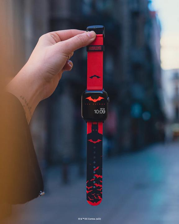 Actual product image Moby Fox Bracelet Smartwatch The Batman Red Justice 22 mm (22 mm, Silicone, Stainless steel)