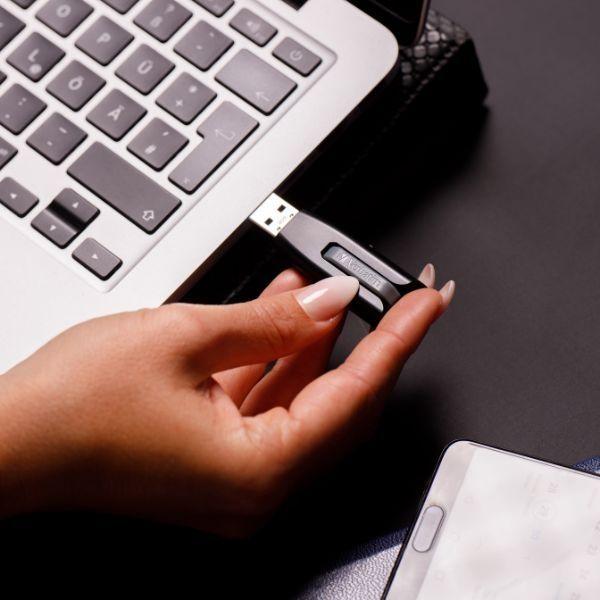 Produktbild Verbatim Store n Go V3 (16 GB, USB-A)