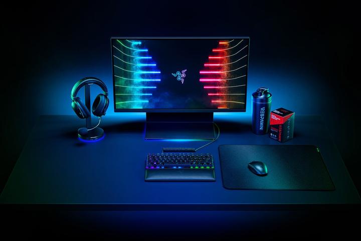 Immagine prodotto Razer Strider (L)