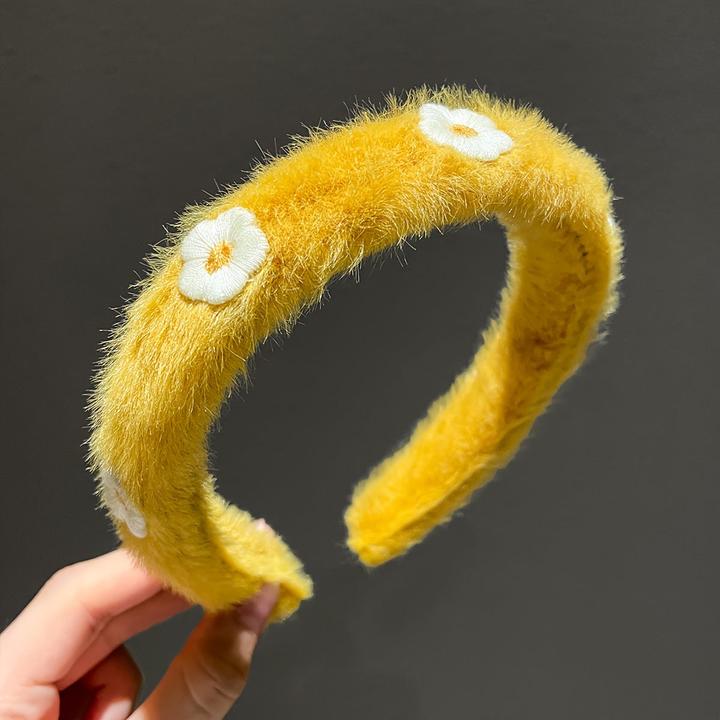 Actual product image Activity Board Elegant, minimalist daisy headband made from plush polyester - fashionable