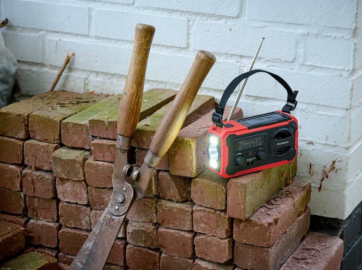 Image du produit Thomson Emergency Hand Crank Radio w/ Solar - Rouge (MF)