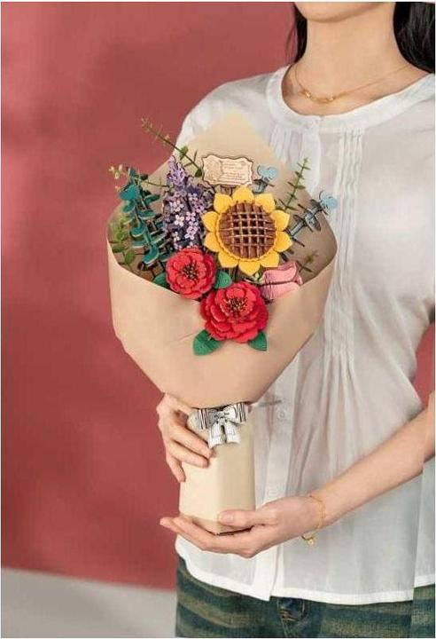 Actual product image Robotime Bouquet
