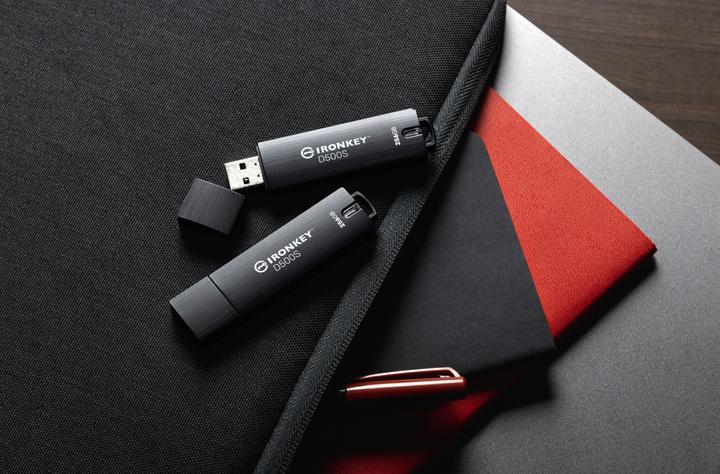 Produktbild Kingston IronKey D500S (256 GB, USB-C)