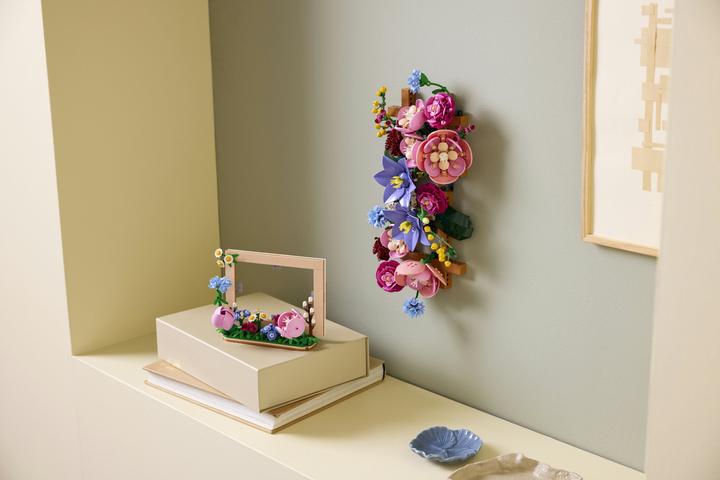 Actual product image LEGO Blumen an der Wand (LEGO Botanicals)
