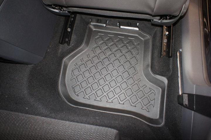 Produktbild Aristar Allwetter Fussmatten für Skoda Octavia / Seat Leon / VW Golf 5 + 6 + Jetta + Scirocco ab 2004 bis 20 (1 Set à 3 Fussmatten)