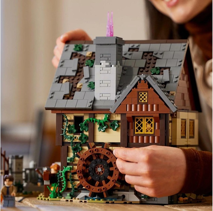 Productafbeelding LEGO Disney Hocus Pocus: De Sanderson Sisters' Cottage 21341 (21341, LEGO Ideeën, LEGO Zeldzame Sets)