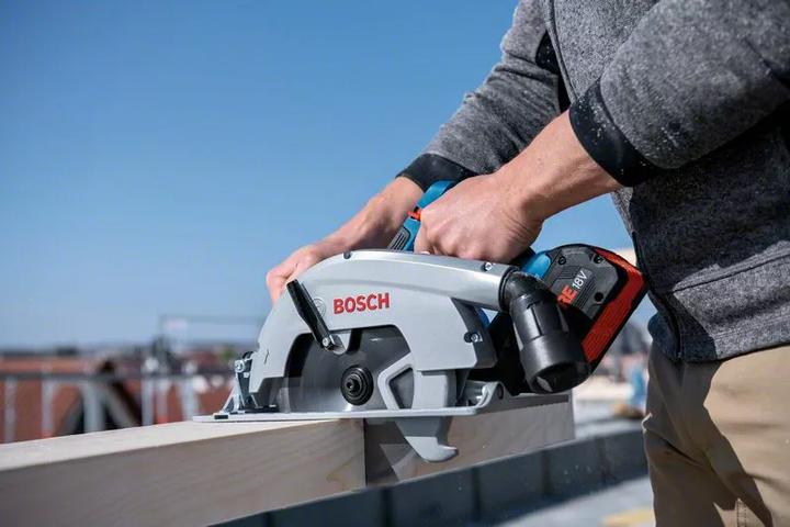 Productafbeelding Bosch Professional GKS 18V-70 L snoerloze handcirkelzaag (2xPC5,5Ah) (06016B9002)