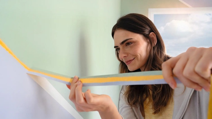Produktbild tesa Malerkrepp Perfect+, Abdeckklebeband für präzises Abkleben im Innenbereich (30 mm)
