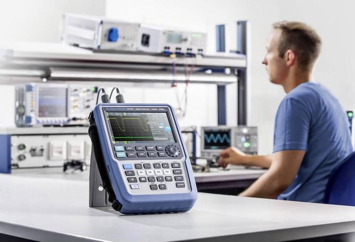 Produktbild Rohde & Schwarz RTH1014MSO Hand-Oszilloskop (S (CAT III 1000V, CAT IV 600V)