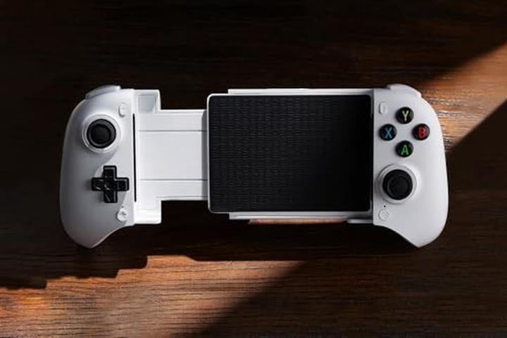 Actual product image 8bitdo Ultimate Mobile Gaming Controller White (Android)