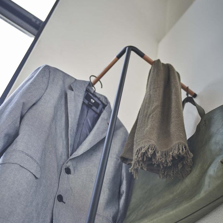 Produktbild Yamazaki Lehnende Eck-Garderobe TOWER