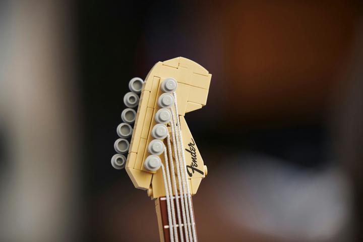 Image du produit LEGO Fender Stratocaster (21329, LEGO Ideas, LEGO difficiles à trouver)