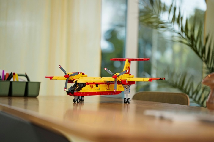 Produktbild LEGO Firefighter Aircraft (42152, LEGO Technic)