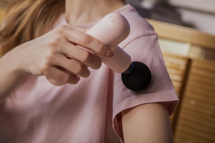 Actual product image Lola Massager - pink