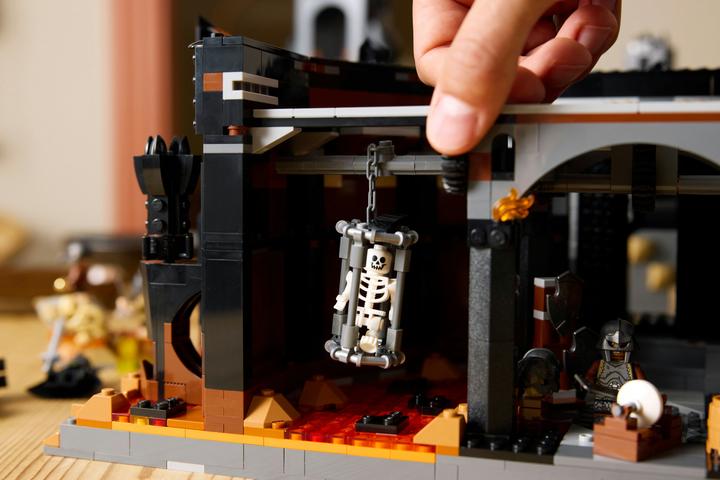 Immagine prodotto LEGO Il Signore degli Anelli: Barad-dûr (10333, LEGO Icons, Set LEGO rari)