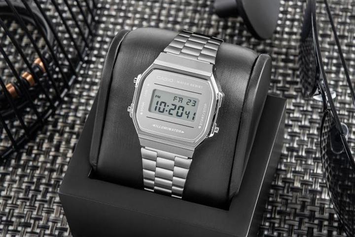 Actual product image Casio Retro Vintage - A168WEM-7EF (Digital watch, 34 mm)