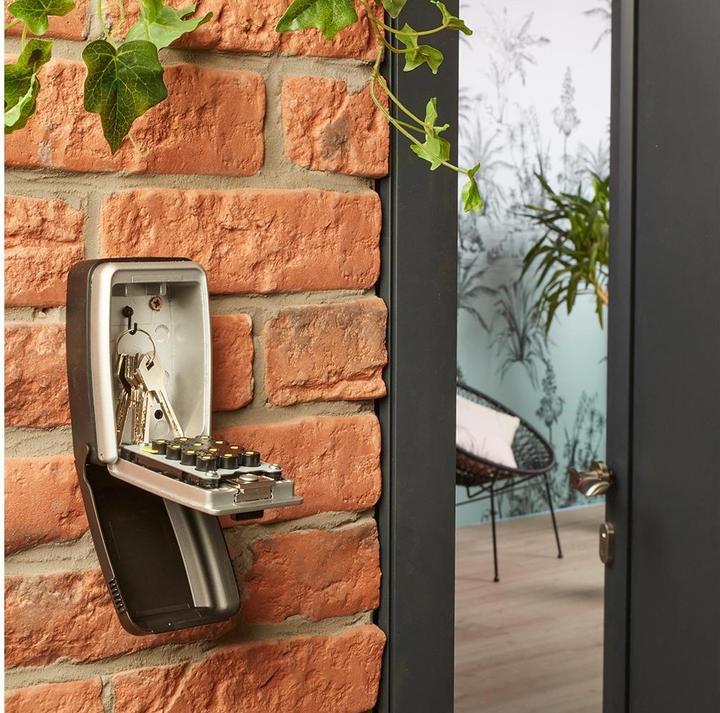 Actual product image Master Lock Key safe