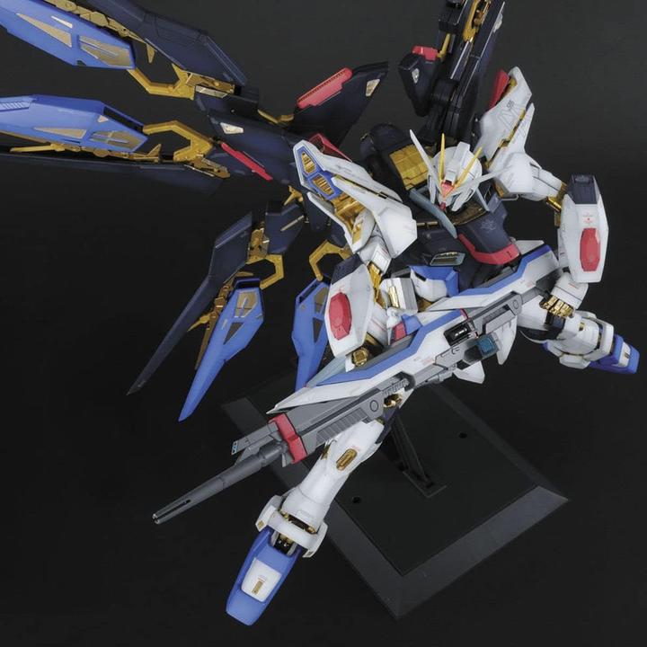 Actual product image Bandai Gundam - Strike Freedom Gundam Perfect Grade