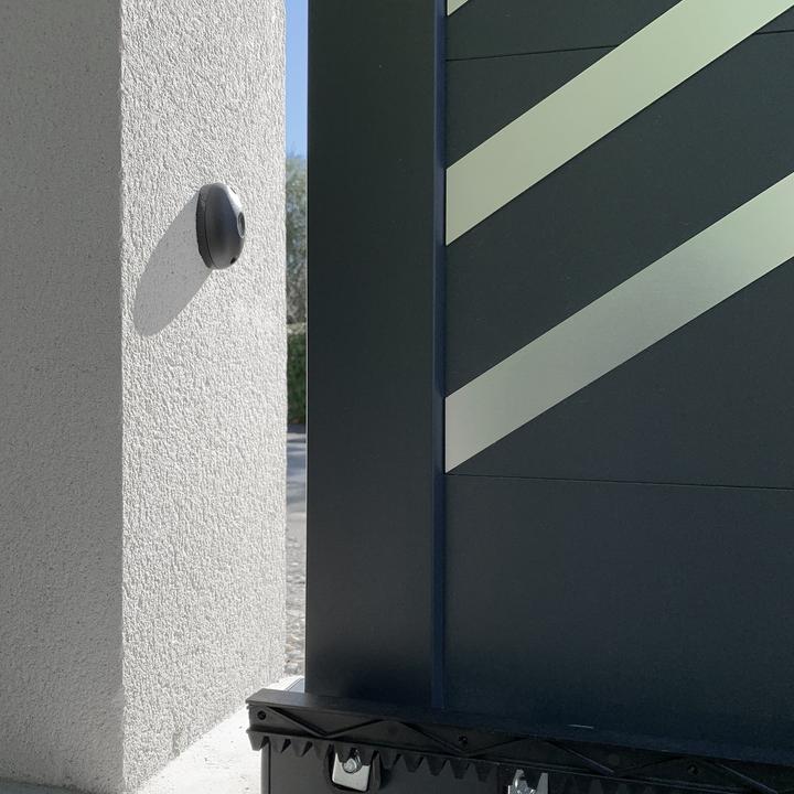 Immagine prodotto Avidsen Motorizzazione per portoni a battente con comando remoto, fotocellule e compatibilità domotica