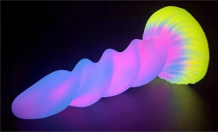 Immagine prodotto Unicorny Dildo "Unicorno a spirale" fosforescente