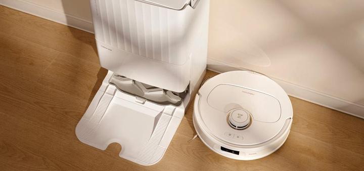 Actual product image Roborock Qrevo MaxV (Vacuum mopping robot)