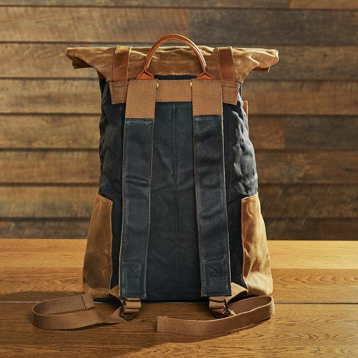 Produktbild Only-Bags.Store Roll Top Backpack, strapazierfähiger Lederrucksack, stilvolle 17in Laptop-Tasche, ästhetische grosse (27 l)