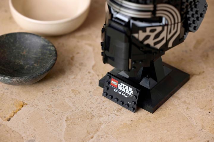 Actual product image LEGO Kylo Ren helmet (75415, LEGO Star Wars)