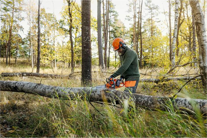 Actual product image Husqvarna Cordless chainsaw 435i 35 cm (Battery chain saw)