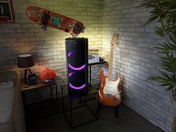 Produktbild N-Gear Let’s go Party Bluetooth Lautsprecher, Soundsystem mit Karaoke Mikrofon, Disco-LEDs (8 h)