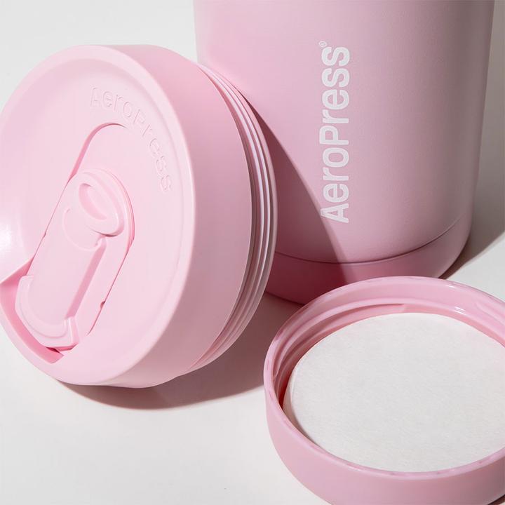 Produktbild Aeropress Go Plus Kaffeemaschine mit Thermobecher, pinkfarben