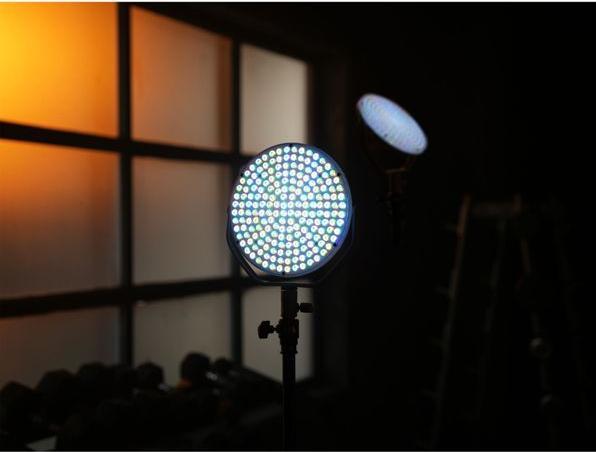 Immagine prodotto Nanlite Miro 60C LED Full-Colour Round Panel Light (Midnight Blue)