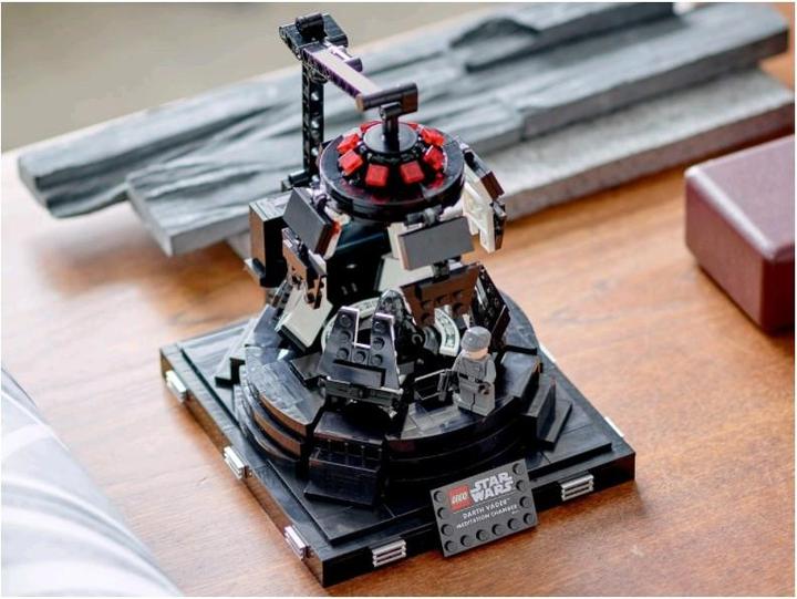 Produktbild LEGO Darth Vader - Meditationskammer (75296, LEGO Seltene Sets)