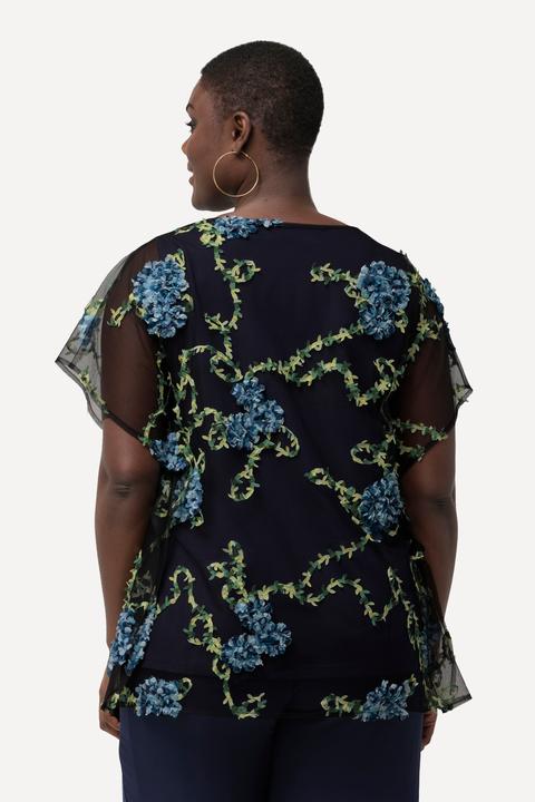 Immagine prodotto Ulla Popken Blusa a doppio strato con fiori ricamati, scollo a girocollo e mezze maniche (54)