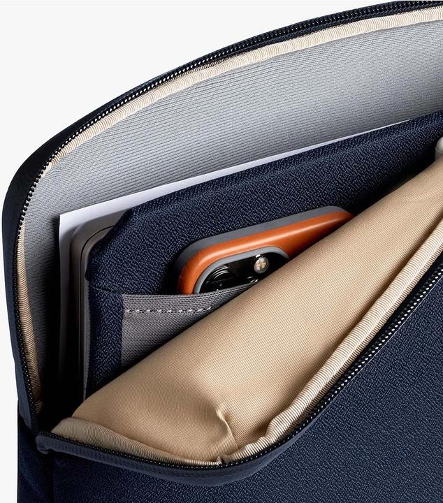 Actual product image Bellroy Caddy Tasche für Laptop bis 16", Blau, DLCB-NAV-227 (16")