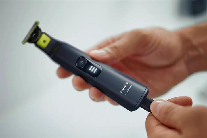 Actual product image Philips OneBlade Pro 360 Face + Body (QP6552/15)