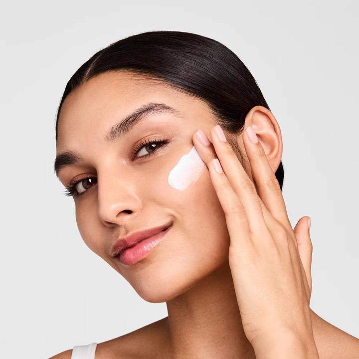 Actual product image Estée Lauder DayWear (50 ml, Day cream, SPF 15)
