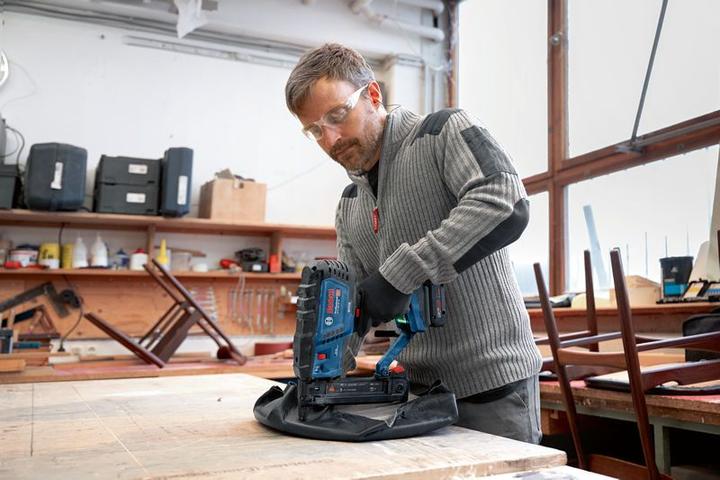 Actual product image Bosch Professional Cordless wood stapler GTH 18V-38 M