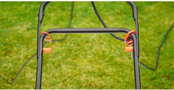 Actual product image Black & Decker BEMW481BH (Electrical connection)