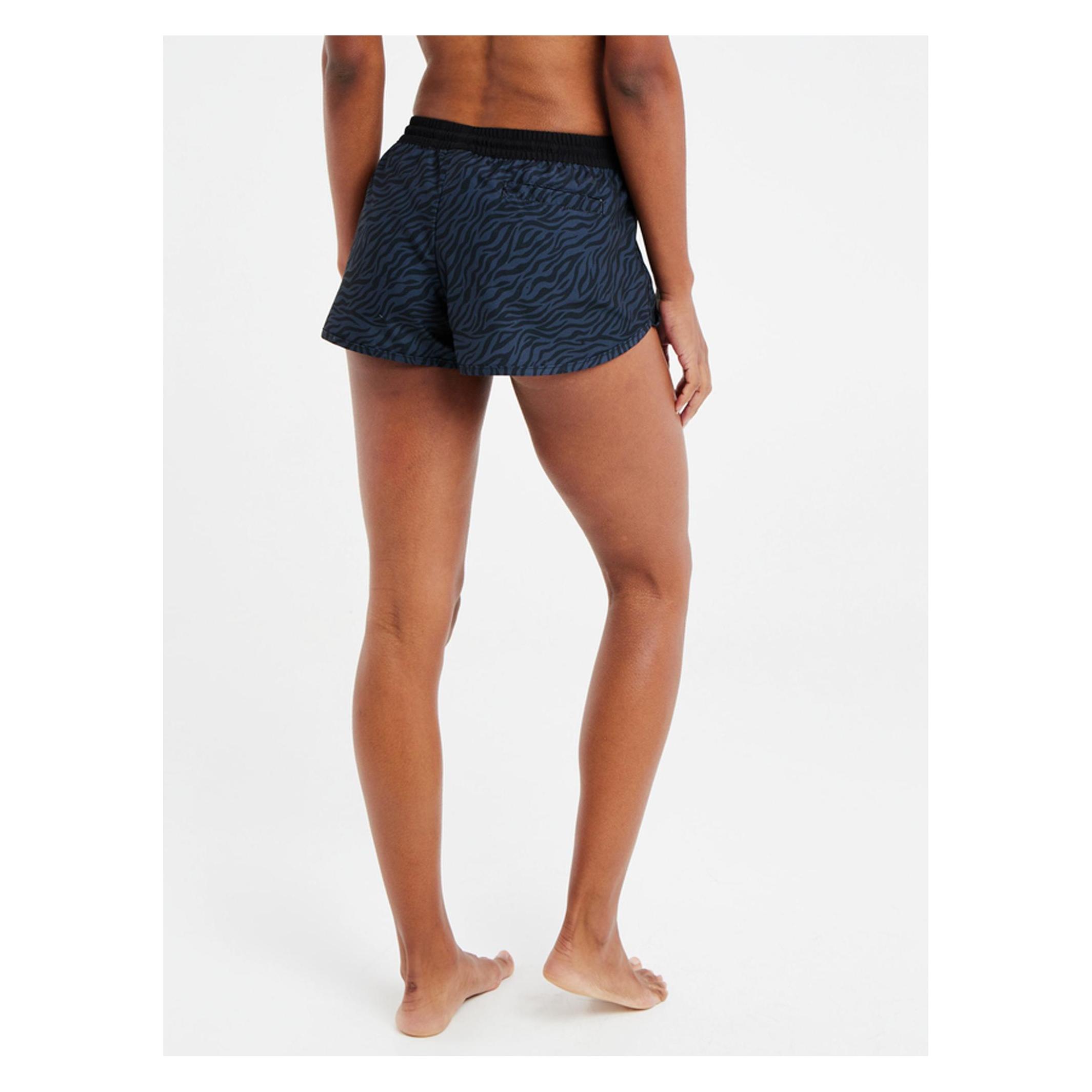 MGA Frauenshorts protestieren Prthalibot Beachshort (34) (35775231)