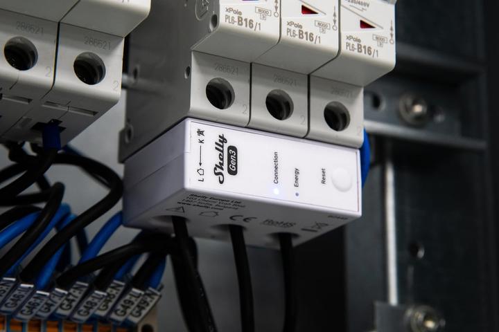 Actual product image Shelly 3EM-63T Gen3 (flat terminal model)