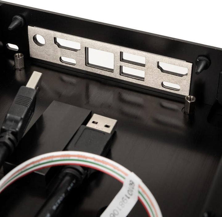 Actual product image Akasa Newton TN (UCFF)