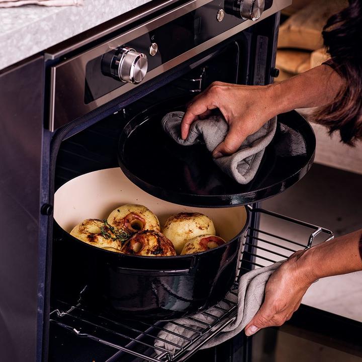 Actual product image KitchenAid braadpan 26cm - gemailleerd gietijzer - onyx zwart - rond (26 cm, Casserole + Stewpot, Cast iron)