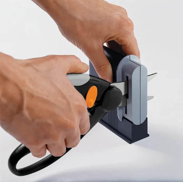 Immagine prodotto Fiskars Clip - Temperino per forbici affilate (22.40 cm)