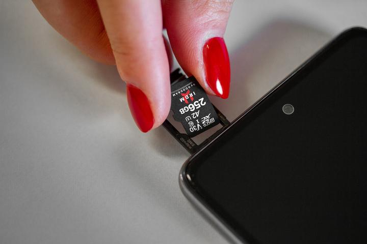 Actual product image Goodram IRDM microSDXC 256GB V30 UHS-I U3 + adapter (256 GB, microSDXC, U3, UHS-I)