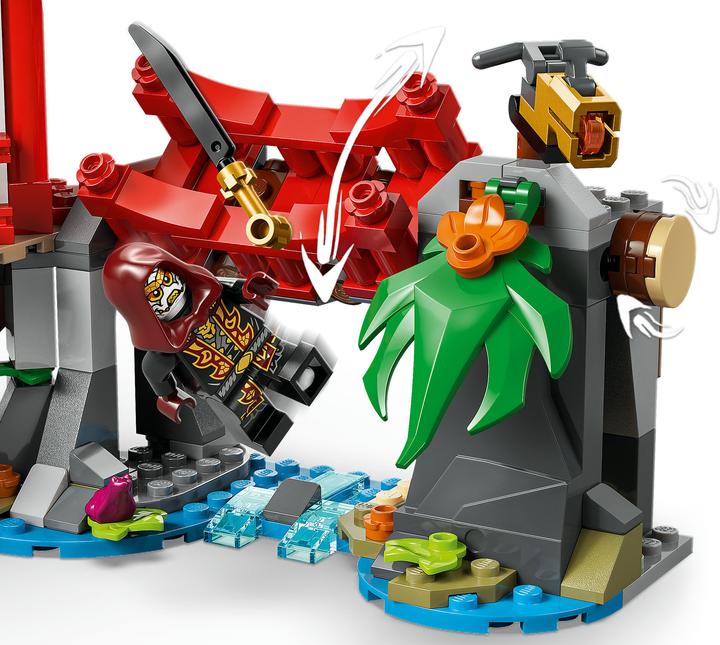 Actual product image LEGO Showdown am Baumhaus mit dem Ninja-Bike