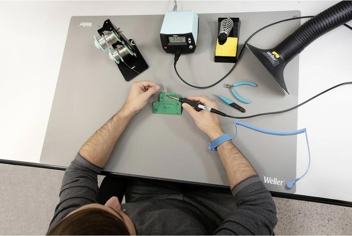 Actual product image Weller Erem Antistatic ESD premium tabletop soldering mat set with wrist strap and spiral cable